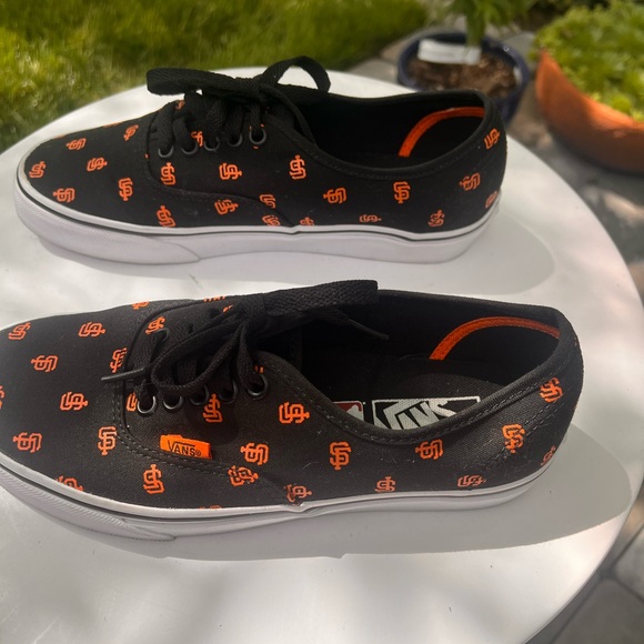 Van’s - Picture 5 of 5